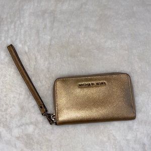 Micheal kors wristlet